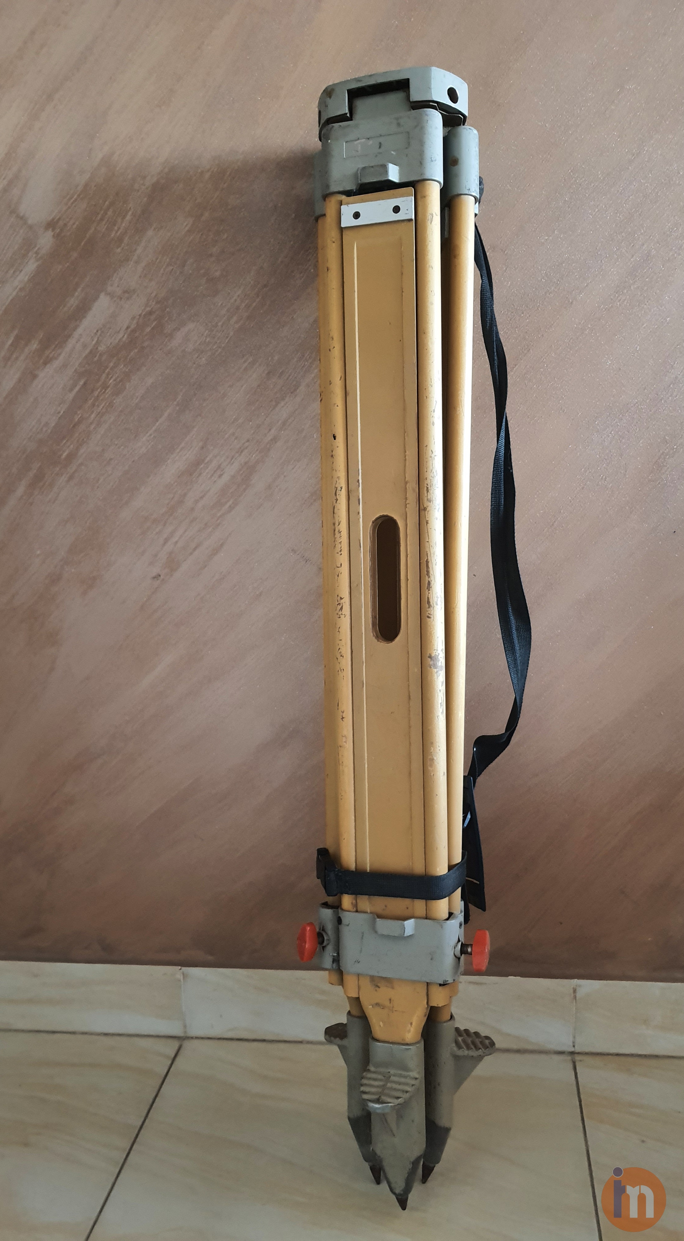 حامل توتال استيشن خشبي